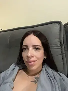 Snapshot of Larinhap chatting on June 2026 10:00:01 AM Larinhap online show from June 2026 10:00:01 AM