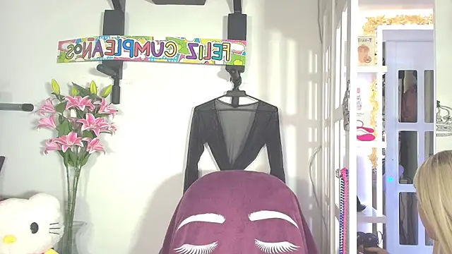 Yiyii online show from April 2026 09:10:02 PM