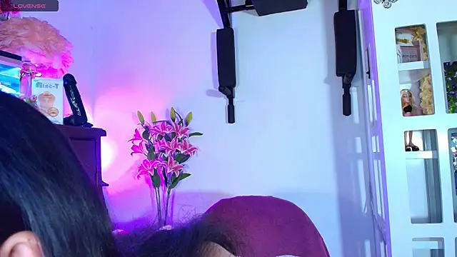Yiyii online show from May 2026 08:39:01 PM