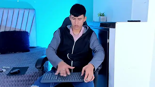 Snapshot of NicolasTorrez chatting on February 2026 02:07:01 PM NicolasTorrez online show from February 2026 02:07:01 PM