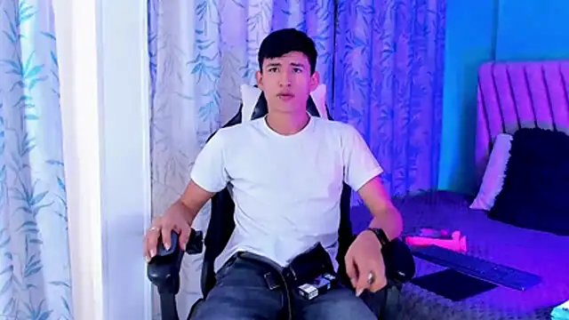 Snapshot of NicolasTorrez chatting on February 2026 09:03:02 PM NicolasTorrez online show from February 2026 09:03:02 PM