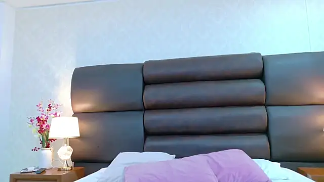HollyOlson online show from April 2026 07:49:01 PM