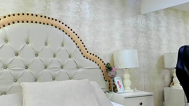 Snapshot of HollyOlson chatting on February 2026 07:21:02 PM HollyOlson online show from February 2026 07:21:02 PM