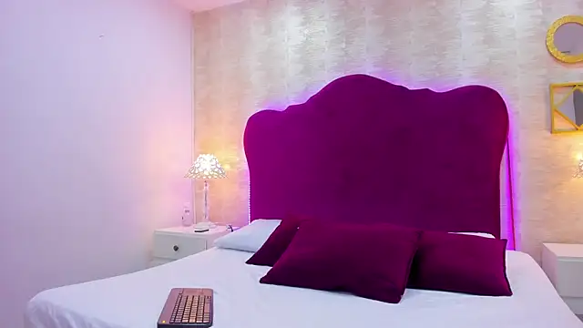 Snapshot of HollyOlson chatting on February 2026 05:34:01 PM HollyOlson online show from February 2026 05:34:01 PM