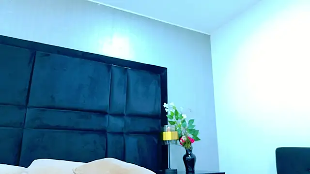 HollyOlson online show from June 2026 07:37:02 PM