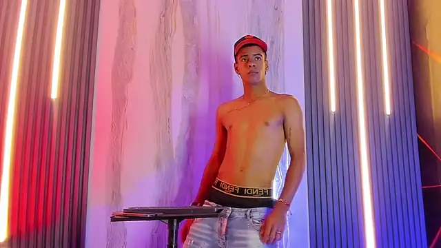 Snapshot of Vicky_and_Jeyco chatting on February 2026 08:40:01 PM Vicky and Jeyco online show from February 2026 08:40:01 PM