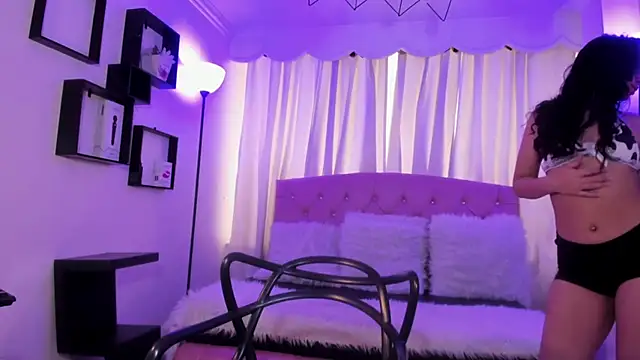 Aurora Ellis  online show from April 2026 02:10:02 PM