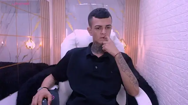 Snapshot of benjamin_anthony chatting on February 2026 01:13:01 PM benjamin anthony online show from February 2026 01:13:01 PM