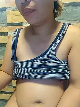 squirtshantal online show from February 2026 12:39:02 PM