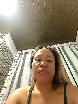 squirtshantal online show from April 2026 07:37:02 PM