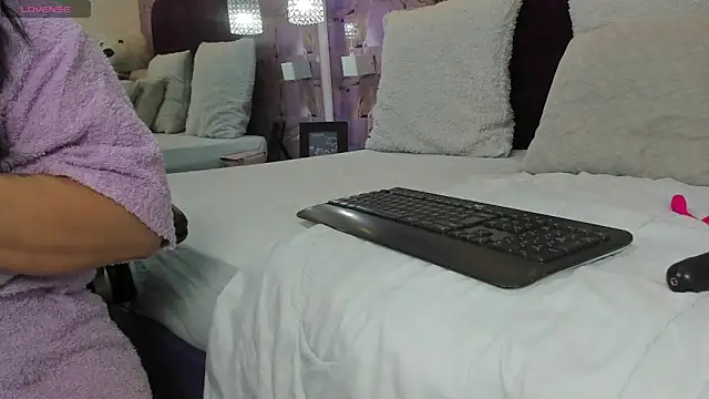 arianna sweeg online show from February 2026 04:53:02 PM