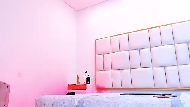 Snapshot of Violetta-foxx chatting on February 2026 07:14:01 PM Violetta-foxx online show from February 2026 07:14:01 PM