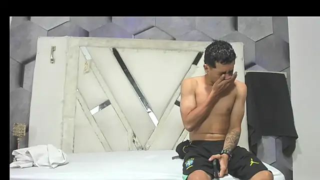 NatallyAndDuvan online show from April 2026 01:29:01 PM