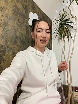 I amSis online show from April 2026 03:47:01 PM