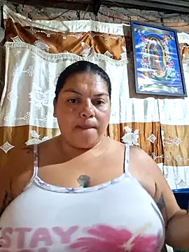 Juli Powl online show from May 2026 10:33:01 AM