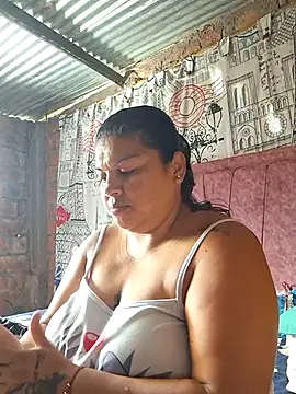 Snapshot of Juli_Powl chatting on April 2026 01:12:02 PM Juli Powl online show from April 2026 01:12:02 PM