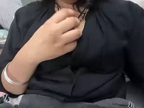 Snapshot of hugeindiantitties chatting on February 2026 03:29:02 AM hugeindiantitties online show from February 2026 03:29:02 AM