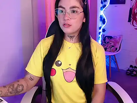 Snapshot of JanineRae chatting on February 2026 06:16:01 PM JanineRae online show from February 2026 06:16:01 PM