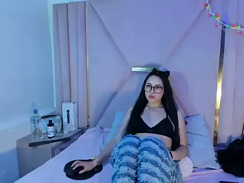 ElaSalvatorehh online show from April 2026 12:40:01 PM