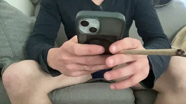 lechouilleur44 online show from April 2026 02:29:02 PM