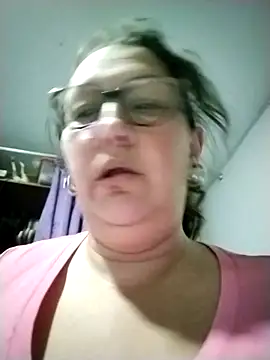 Snapshot of _Saraqueen chatting on March 2026 01:34:01 AM Saraqueen online show from March 2026 01:34:01 AM