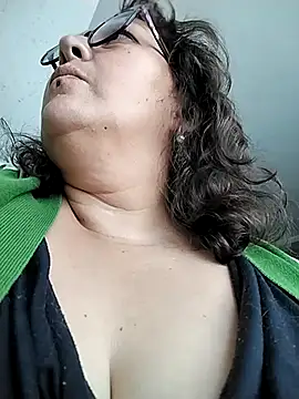 Snapshot of _Saraqueen chatting on February 2026 03:52:02 PM Saraqueen online show from February 2026 03:52:02 PM