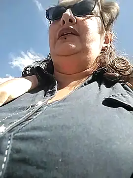 Snapshot of _Saraqueen chatting on February 2026 03:01:02 PM Saraqueen online show from February 2026 03:01:02 PM