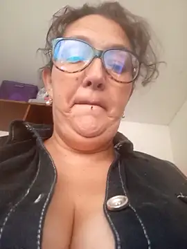  Saraqueen online show from April 2026 07:20:01 PM