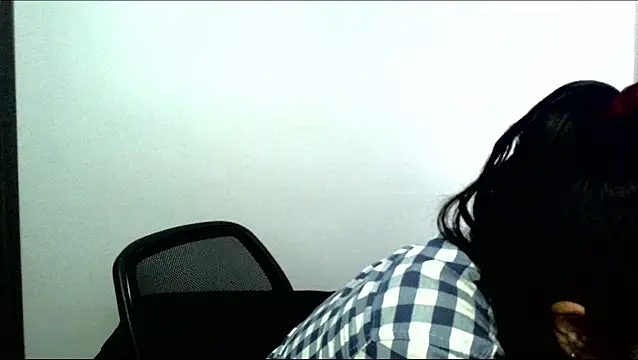 Snapshot of Velvet_Dragon chatting on February 2026 07:21:02 PM Velvet Dragon online show from February 2026 07:21:02 PM