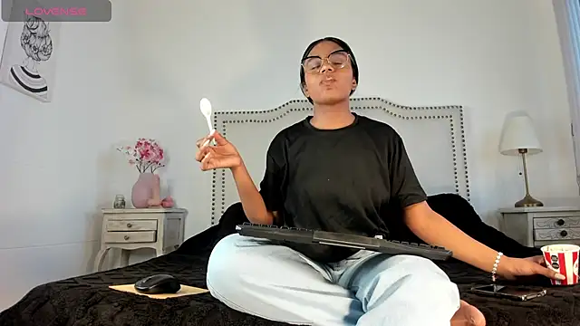 madii lenon online show from June 2026 08:40:02 PM