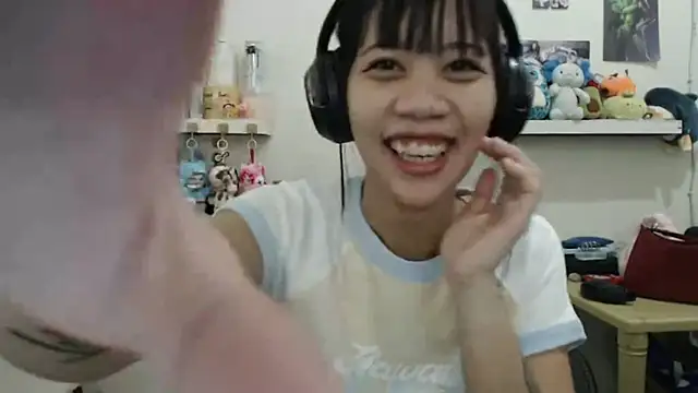 Snapshot of GloryKulikowski chatting on March 2026 01:45:02 AM GloryKulikowski online show from March 2026 01:45:02 AM