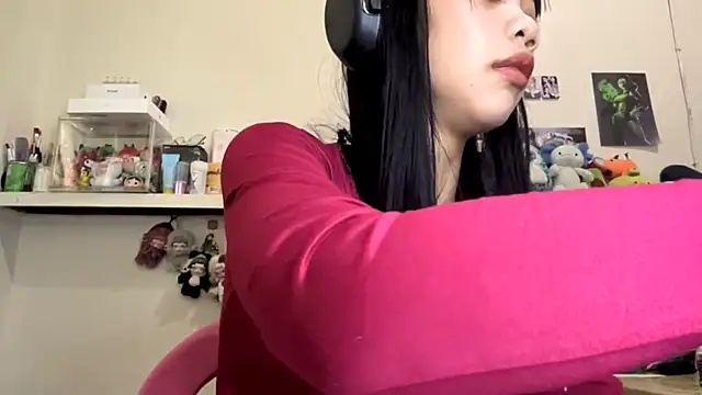 Snapshot of GloryKulikowski chatting on February 2026 01:17:01 AM GloryKulikowski online show from February 2026 01:17:01 AM