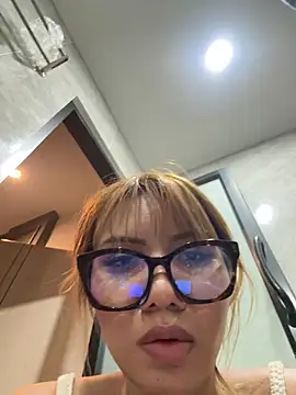 Snapshot of Alittleasaingirl chatting on April 2026 12:42:02 PM Alittleasaingirl online show from April 2026 12:42:02 PM