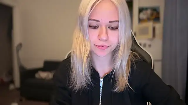 Leylia Lily online show from April 2026 06:37:02 PM