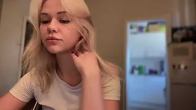 Leylia Lily online show from March 2026 12:16:01 PM