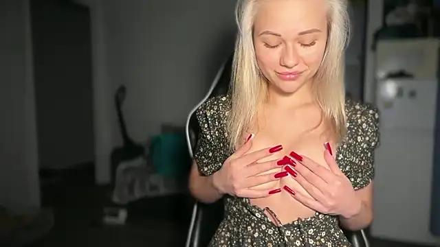 Leylia Lily online show from April 2026 06:13:02 PM