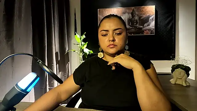AzaraOnyx online show from May 2026 05:20:02 PM