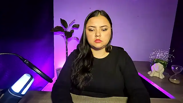 AzaraOnyx online show from May 2026 03:32:02 PM