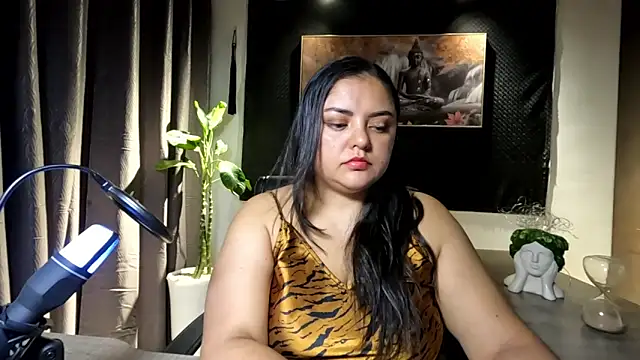 AzaraOnyx online show from May 2026 02:48:01 PM
