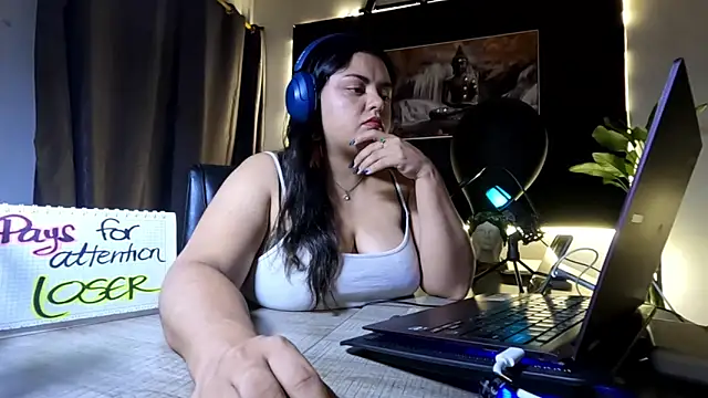 AzaraOnyx online show from June 2026 04:52:02 PM