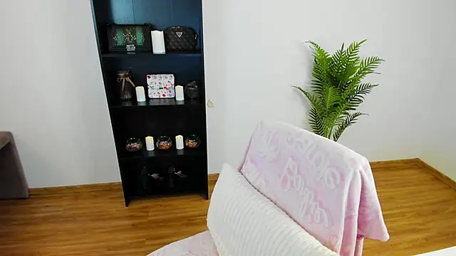 khloe starrr online show from April 2026 01:01:02 PM