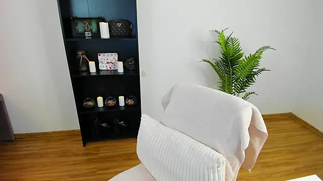 Snapshot of khloe_starrr chatting on April 2026 04:49:01 PM khloe starrr online show from April 2026 04:49:01 PM