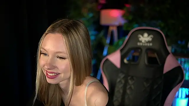 Snapshot of SweetDaisy_me chatting on February 2026 03:12:02 PM SweetDaisy me online show from February 2026 03:12:02 PM