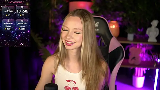 Snapshot of SweetDaisy_me chatting on February 2026 08:03:02 AM SweetDaisy me online show from February 2026 08:03:02 AM