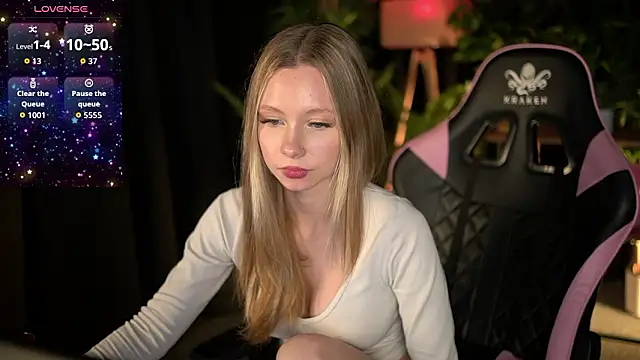 Snapshot of SweetDaisy_me chatting on March 2026 03:41:01 PM SweetDaisy me online show from March 2026 03:41:01 PM