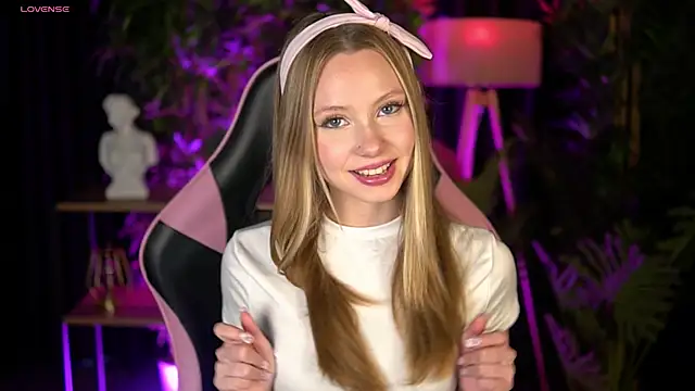 SweetDaisy me online show from March 2026 04:23:02 PM