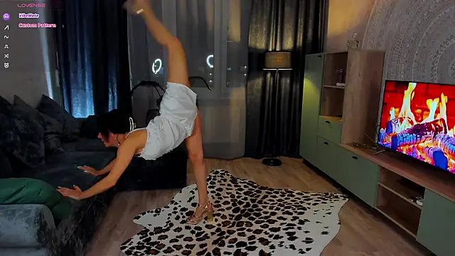 Shanita moon online show from March 2026 06:21:01 PM