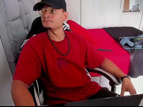 Snapshot of FredericSloan chatting on February 2026 04:52:01 PM FredericSloan online show from February 2026 04:52:01 PM