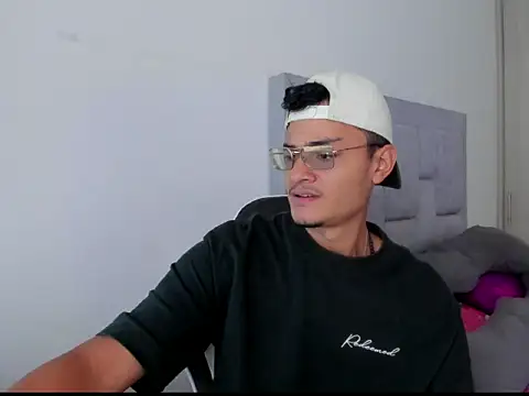 Snapshot of FredericSloan chatting on February 2026 08:53:02 PM FredericSloan online show from February 2026 08:53:02 PM