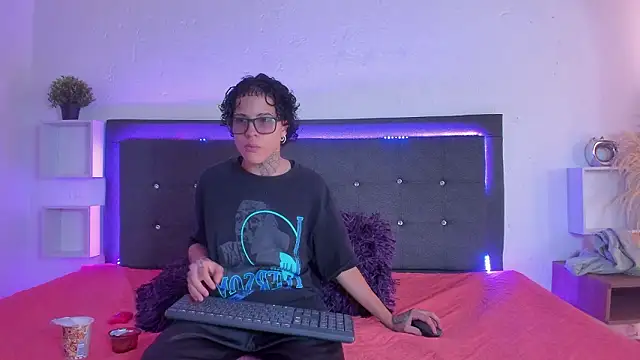 Snapshot of Ale_cuzz chatting on February 2026 03:01:01 PM Ale cuzz online show from February 2026 03:01:01 PM